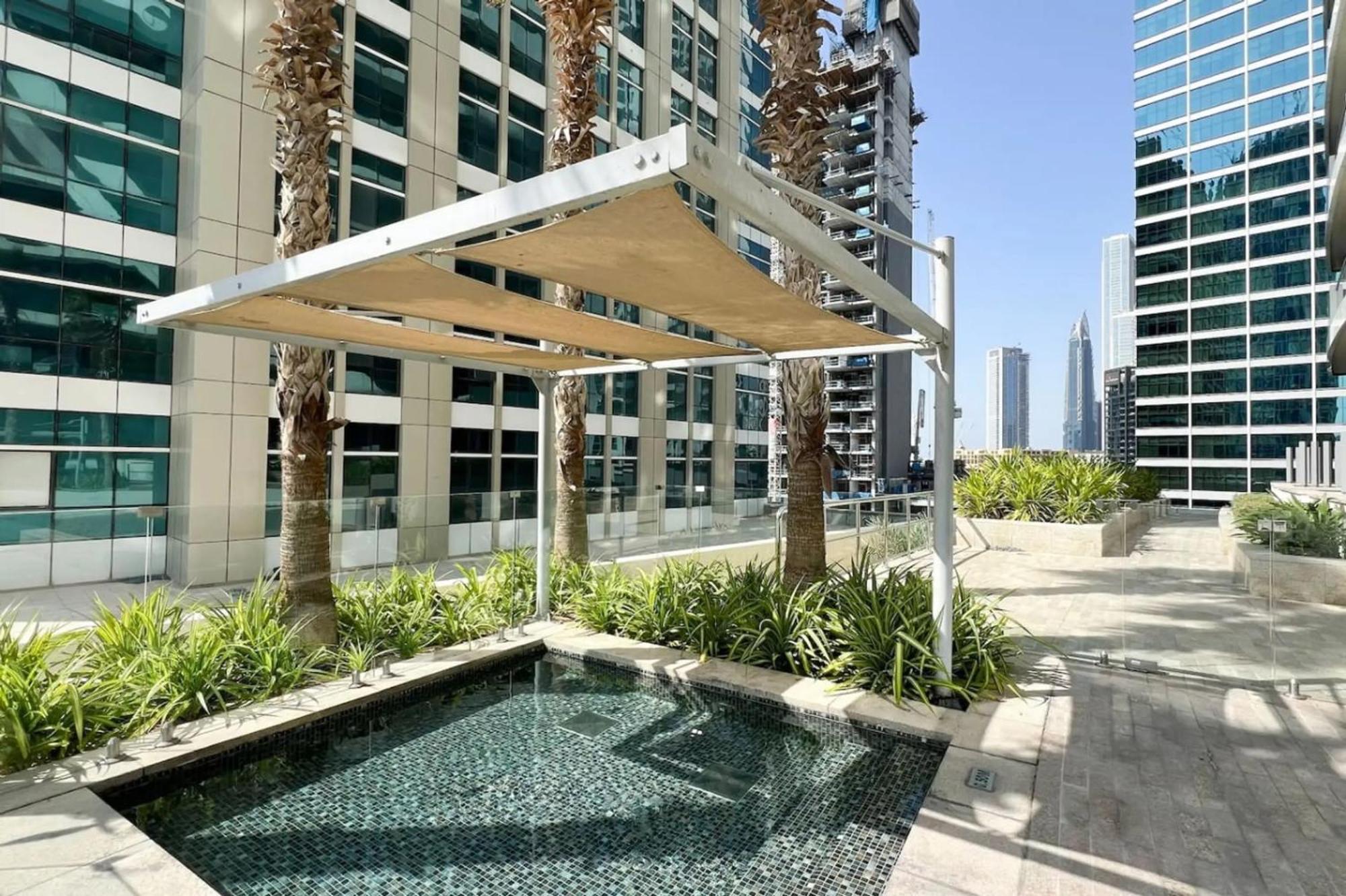 Bay's Edge, Luxury Canal View 2br In Business Bay Dubai