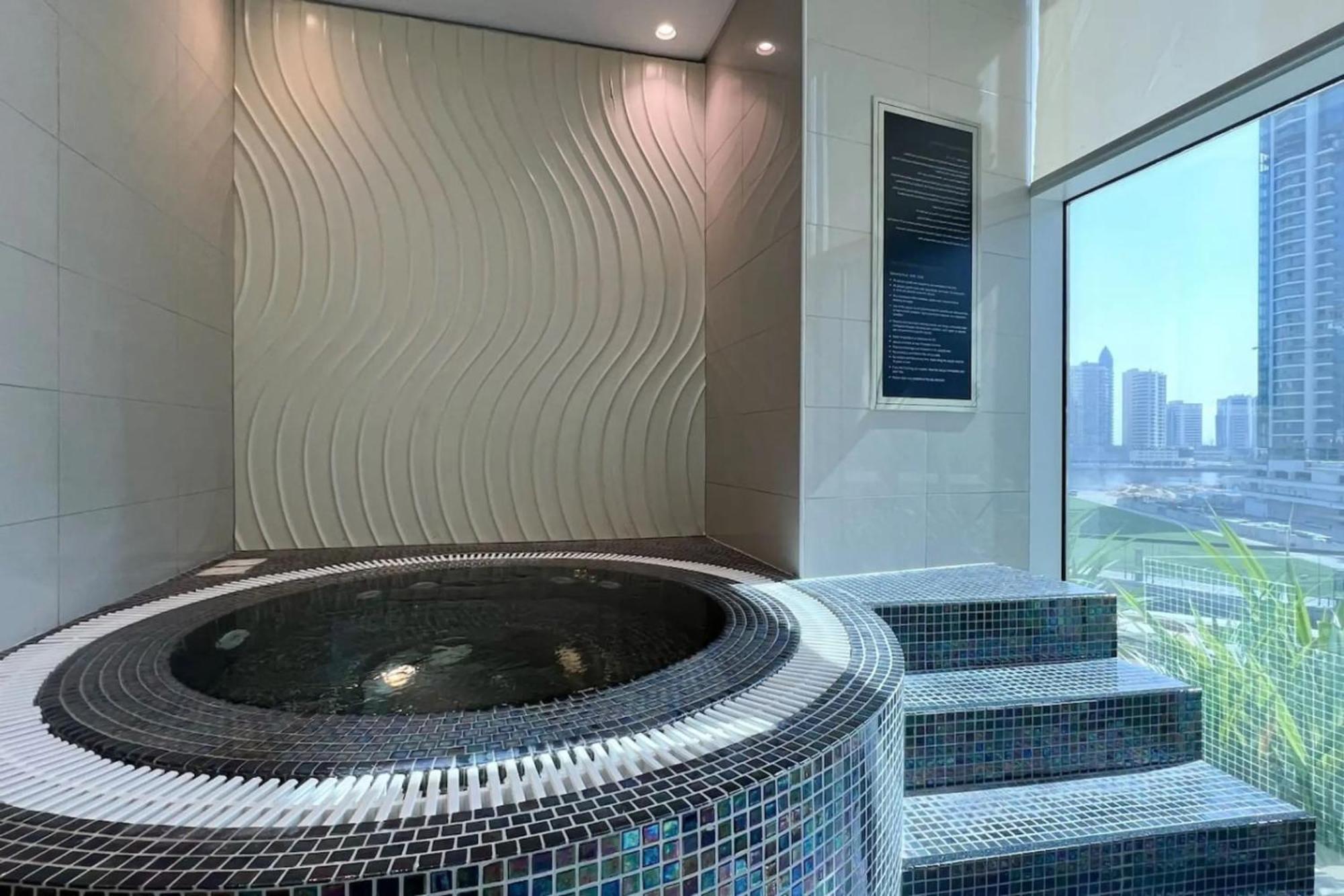 Bay's Edge, Luxury Canal View 2br In Business Bay Apartment Dubai