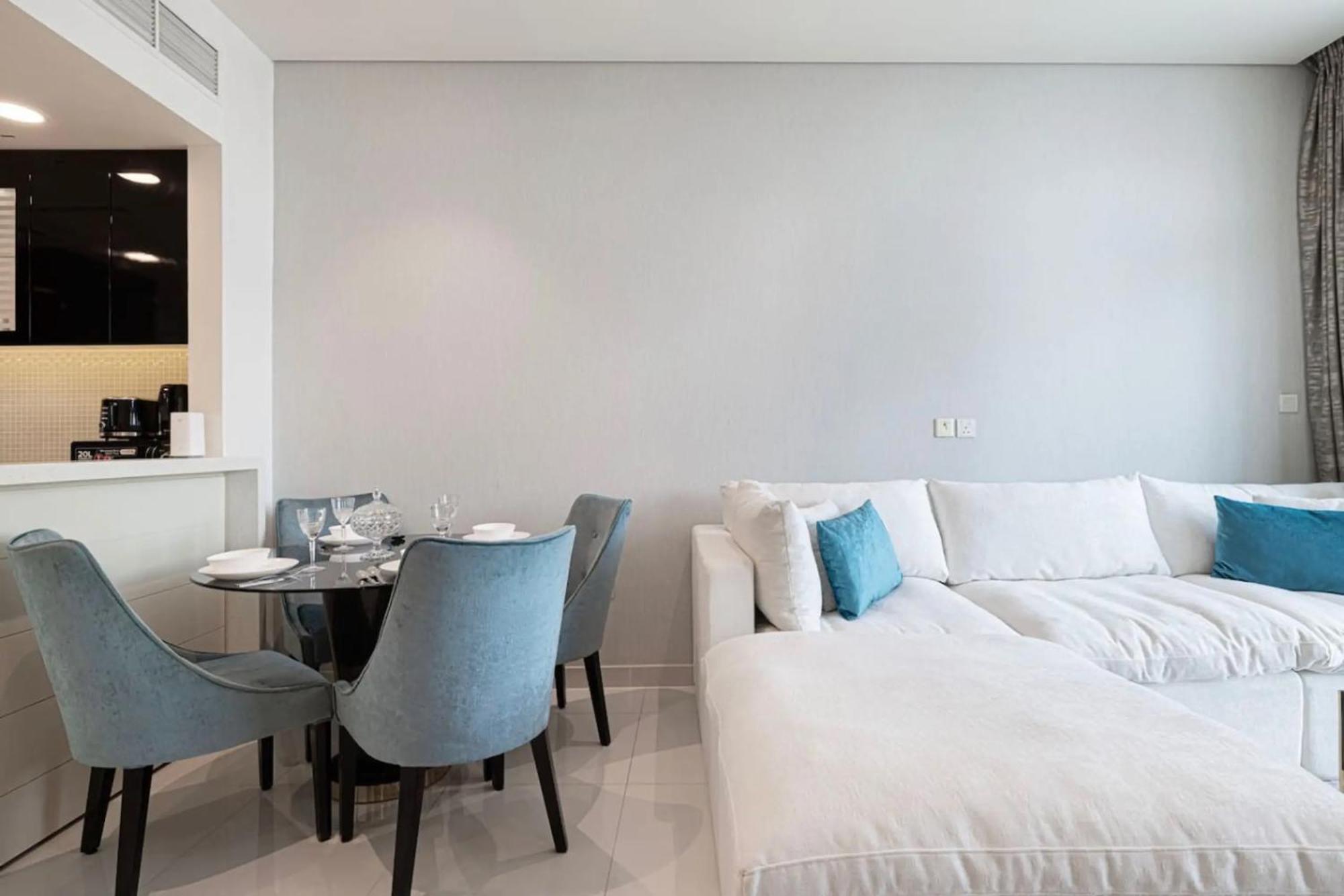 Bay's Edge, Luxury Canal View 2br In Business Bay Dubai
