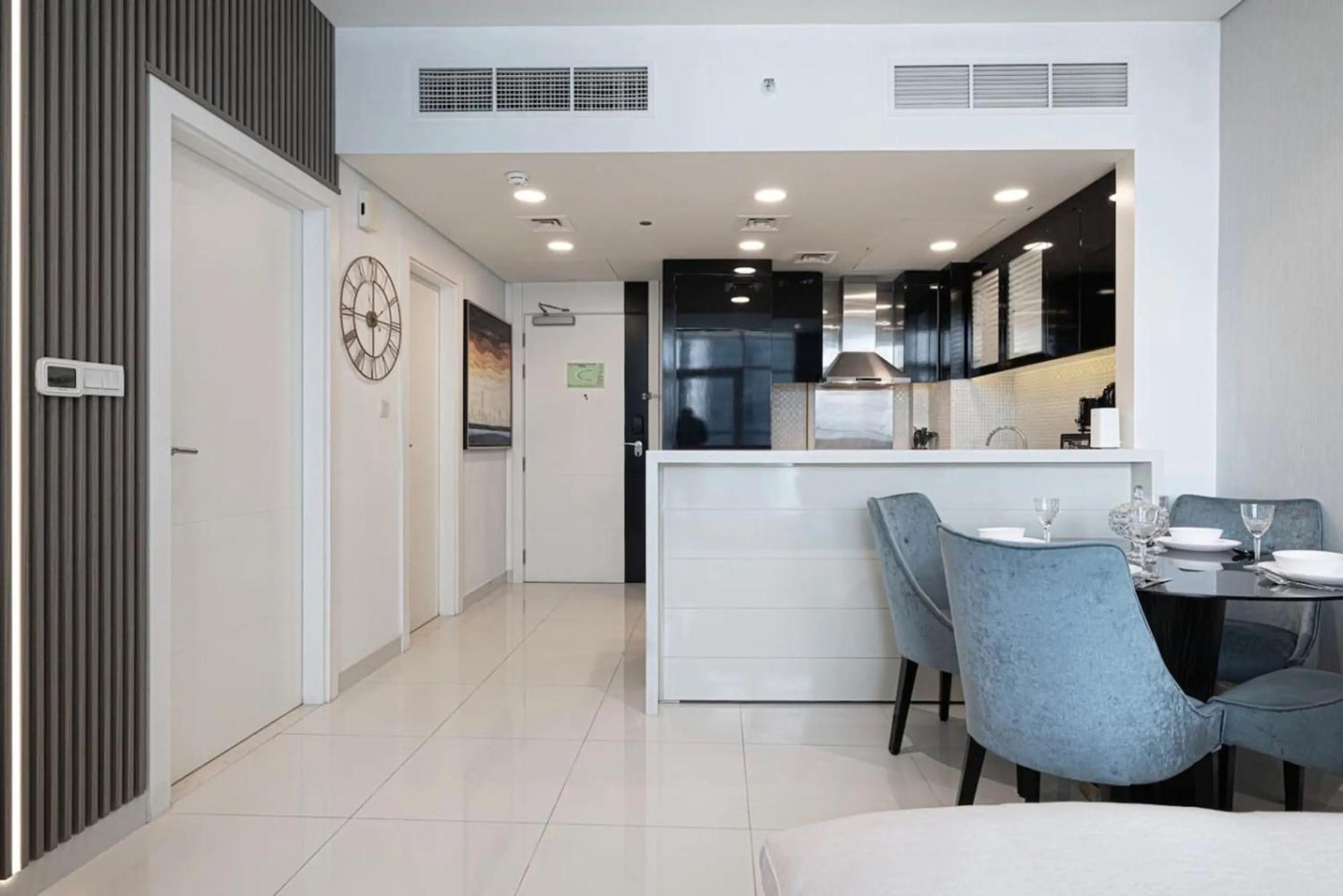 Bay's Edge, Luxury Canal View 2br In Business Bay * Dubai